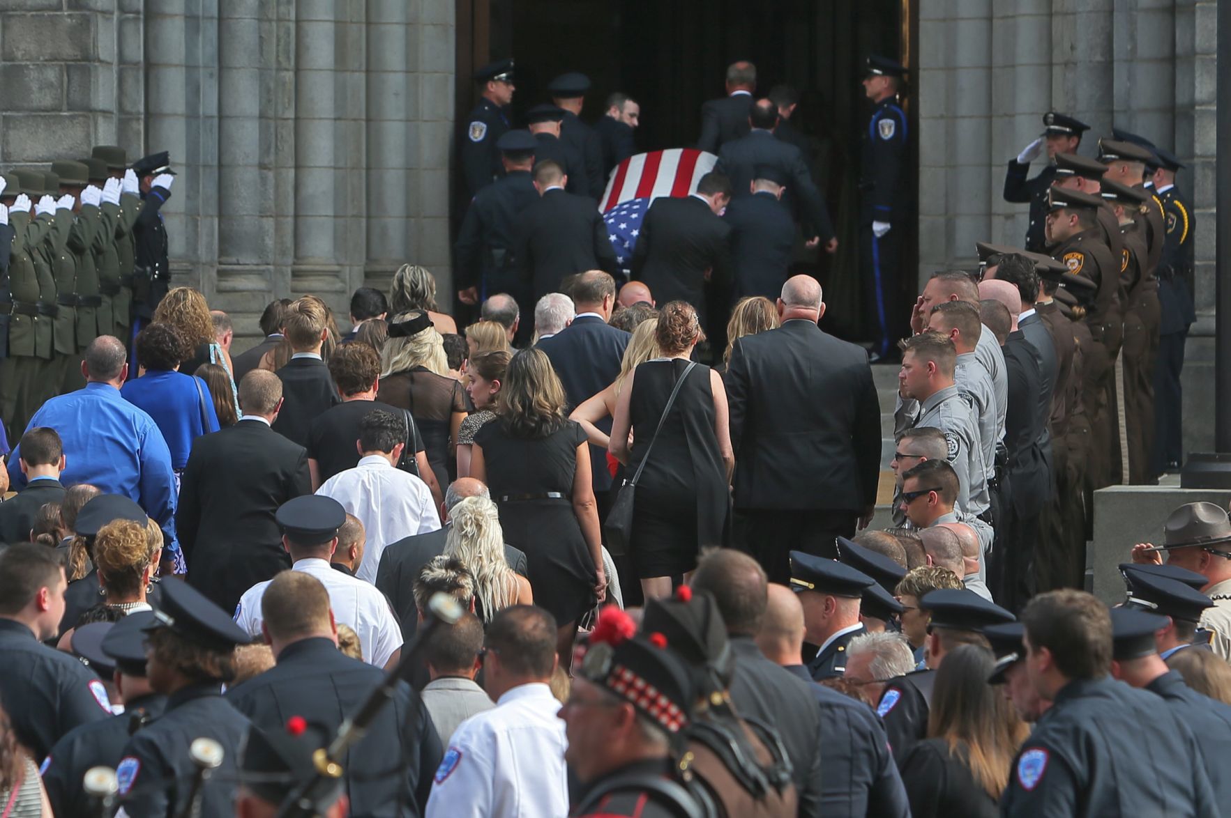 Hundreds of police officers honor Michael Langsdorf